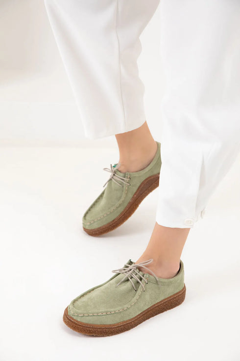 حذاء لوفر نسائي باللون الأخضر