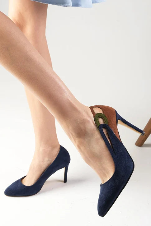 حذاء بكعب عالي اللون الأزرق الداكن