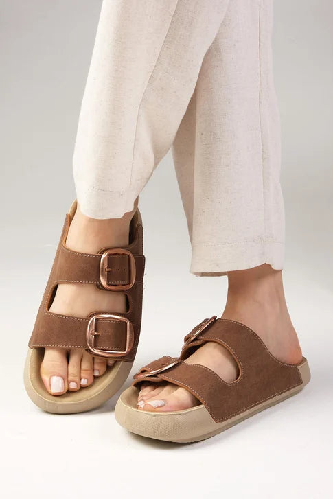 سليبر نسائي باللون العسلي