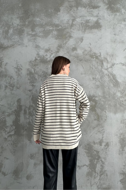 جرزة تريكو مخططة لون إكرو