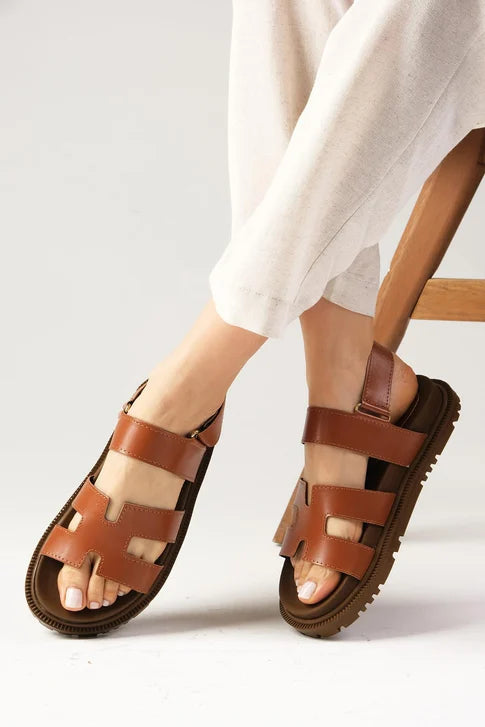 صندل نسائي تان اللون