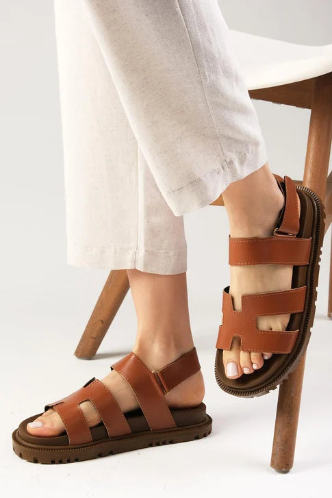 صندل نسائي تان اللون