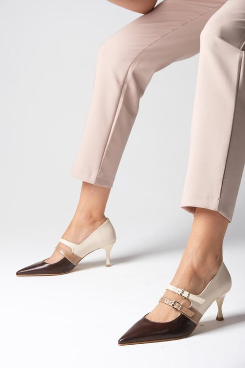 حذاء كعب عالي بلون بني