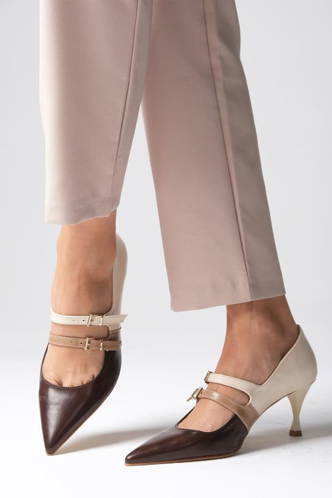 حذاء كعب عالي بلون بني