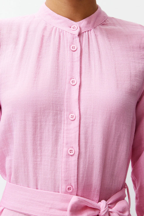 فستان طويل مع حزام باللون الوردي