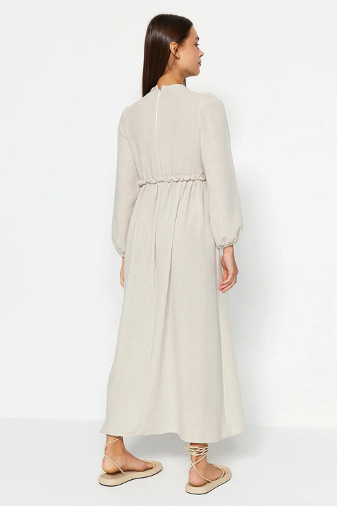 فستان نسائي منسوج بتفاصيل