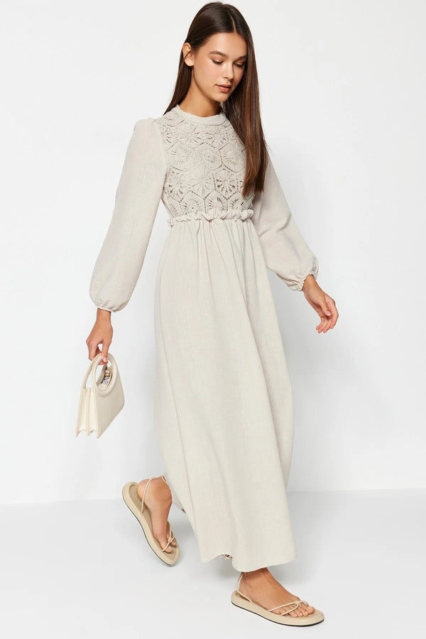 فستان نسائي منسوج بتفاصيل