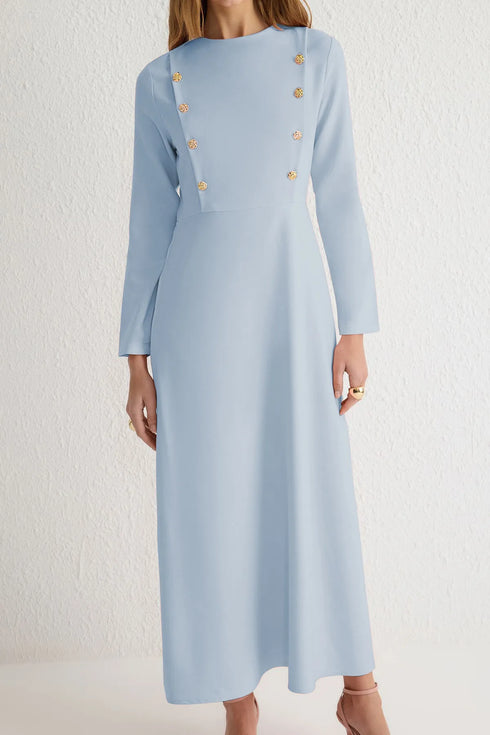فستان بأزرار باللون الأزرق الفاتح