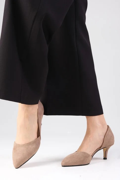 حذاء نسائي بكعب قصير