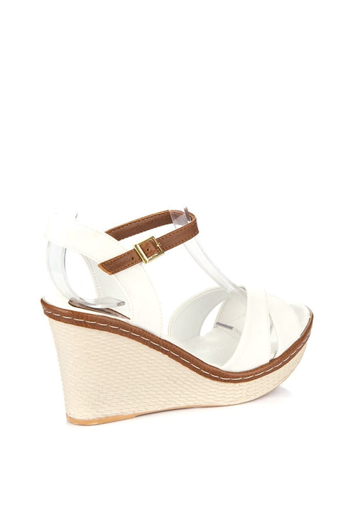 أحذية نسائية بيضاء بكعب روكي