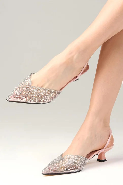 حذاء بكعب شفاف بلون البودرة