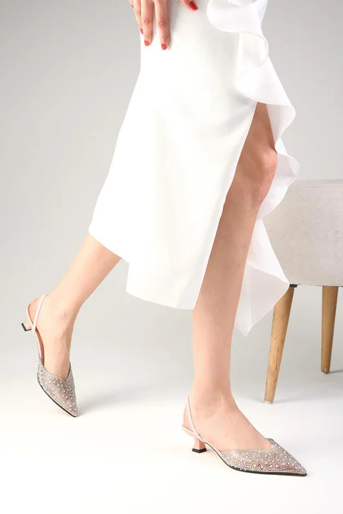 حذاء بكعب شفاف بلون البودرة