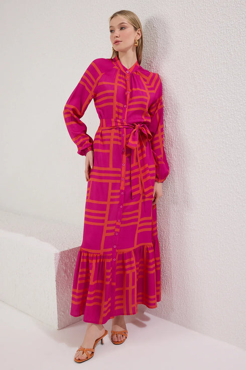فستان طويل بحزام باللون الفوشيا