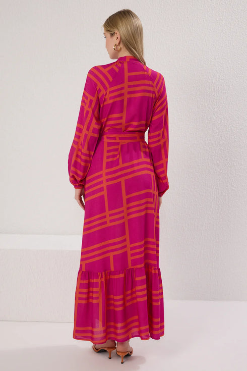 فستان طويل بحزام باللون الفوشيا