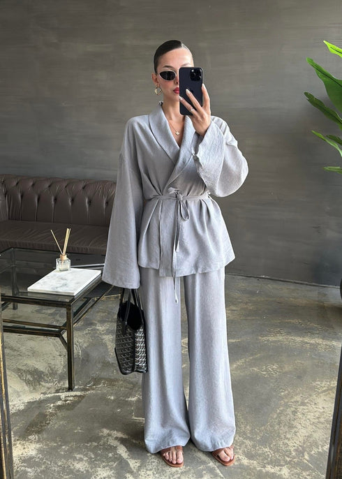 طقم كيمونو باللون الرمادي