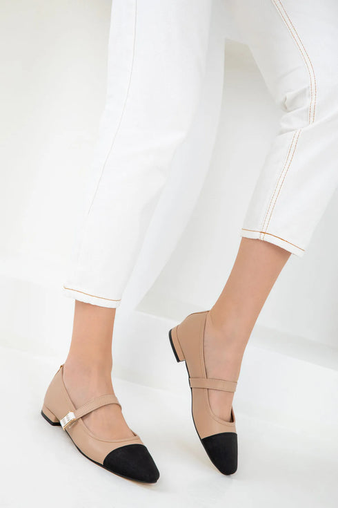 حذاء بالية باللون النود