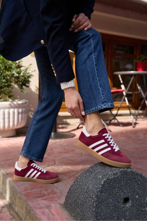 حذاء رياضي نسائي يومي من الشامواه - لون بوردو