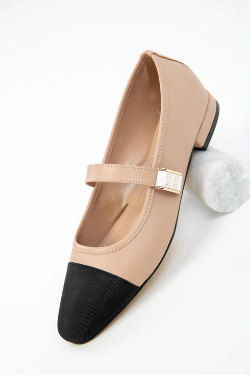 حذاء بالية باللون النود