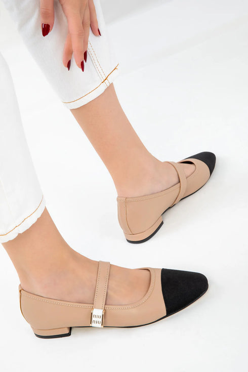 حذاء بالية باللون النود