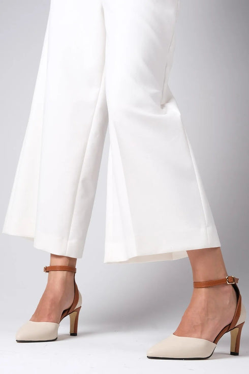 حذاء نسائي بكعب وحزام الكاحل باللون البيج