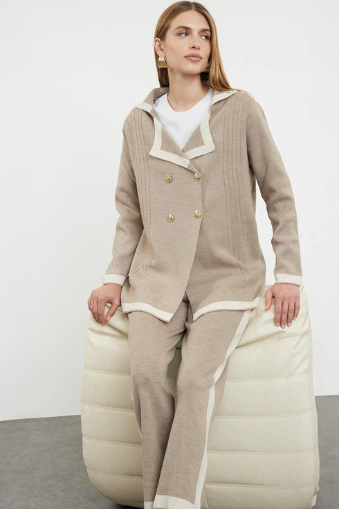 طقم تريكو ناعم لون بيج