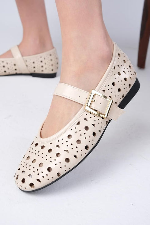 حذاء بالية لون بيج