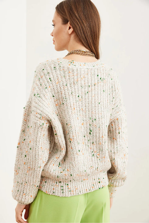 كنزة تريكو واسعة وتفاصيل ملونة - لون إكرو