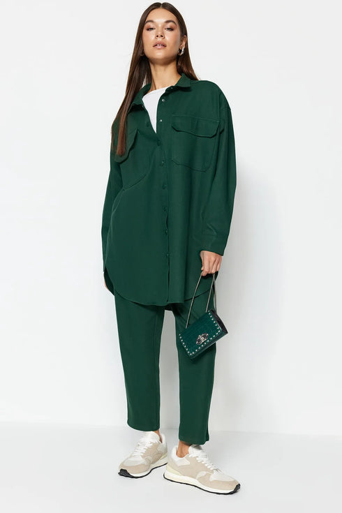 طقم من قميص وبنطلون لون أخضر غامق