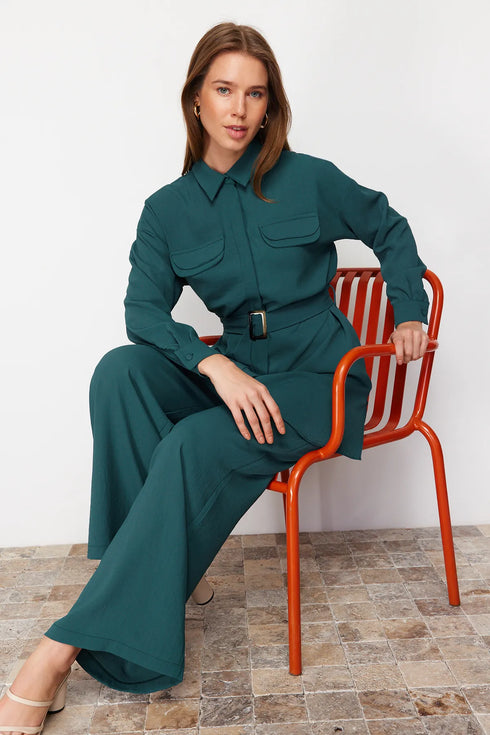 طقم قطعتين باللون الأخضر الزمردي