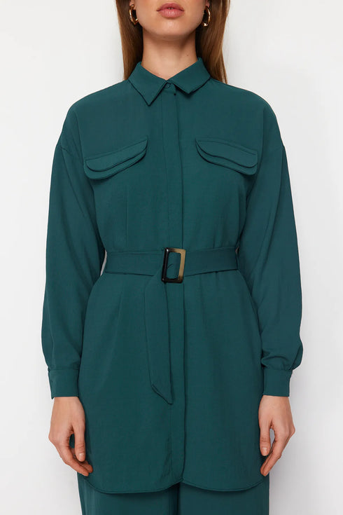 طقم قطعتين باللون الأخضر الزمردي