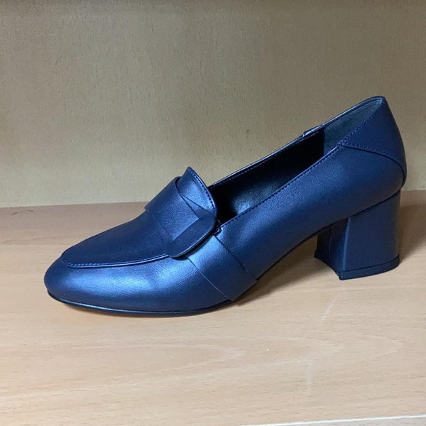 كعب عالي لون كحلي