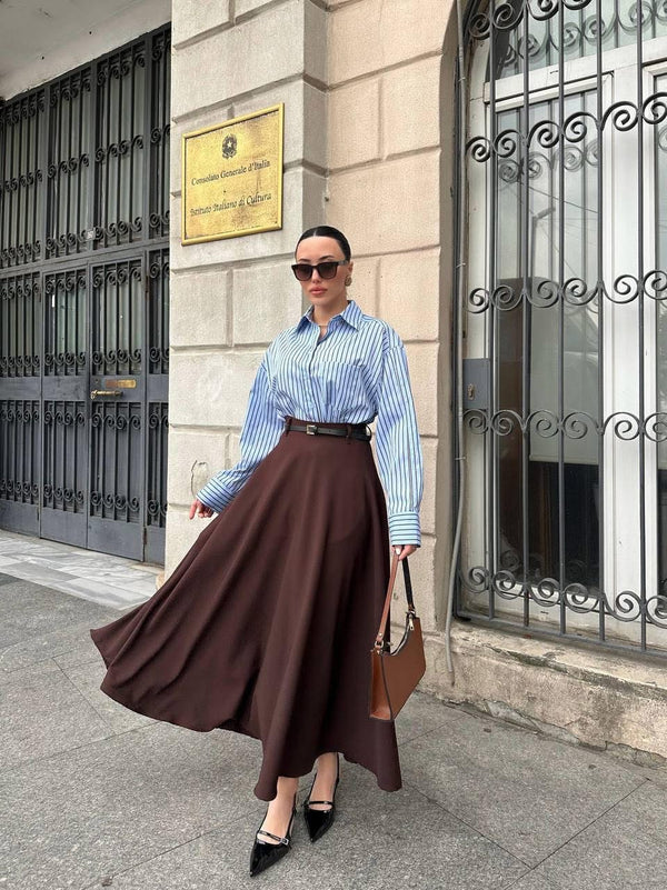 تنورة نسائية طويلة باللون البني