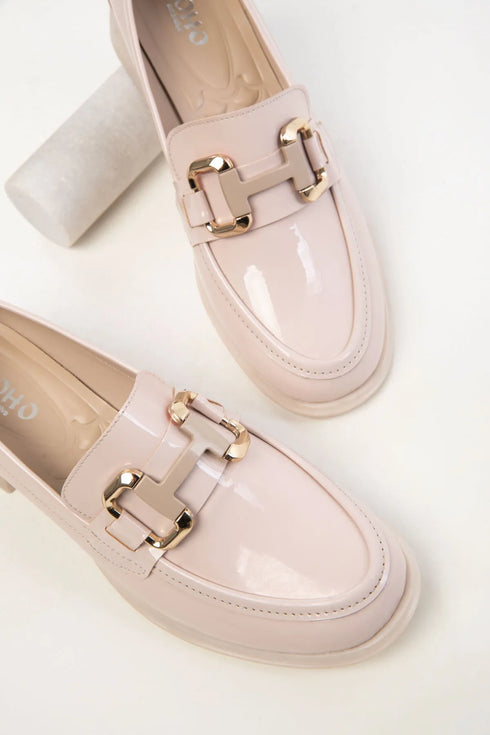 حذاء لوفر من الجلد اللامع باللون البيج