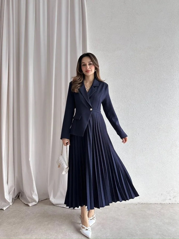 فستان كسرات أنيق باللون الكحلي