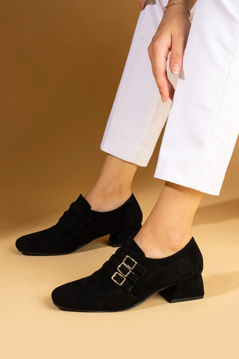 حذاء نسائي كلاسيكي بكعب متوسط - أسود