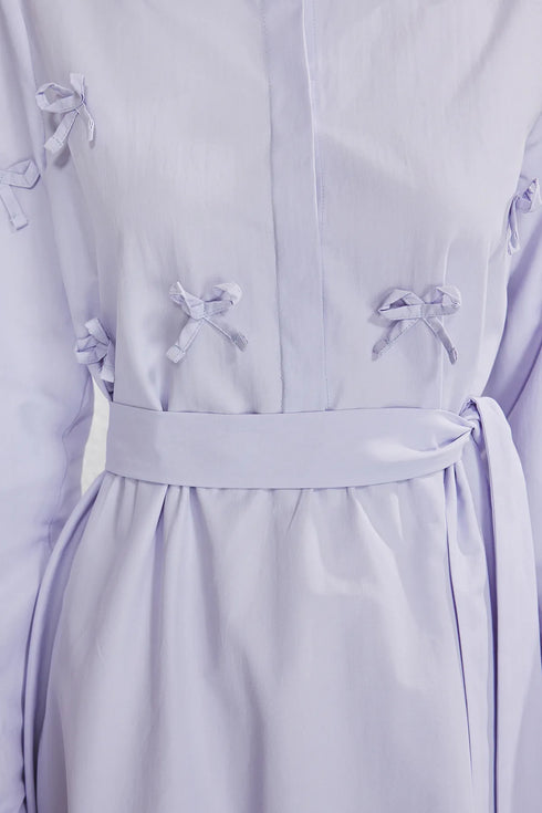 فستان بتفاصيل فيونكة لون أرجواني