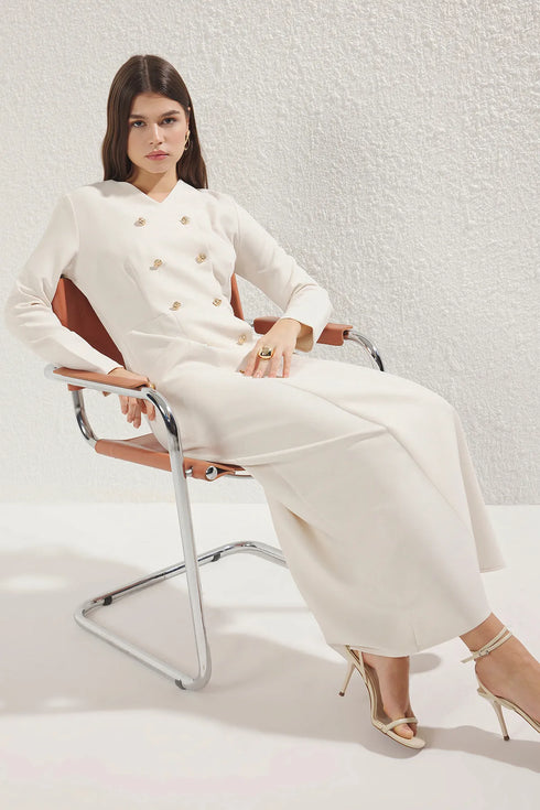 فستان نسائي بيج بأزرار ذهبية