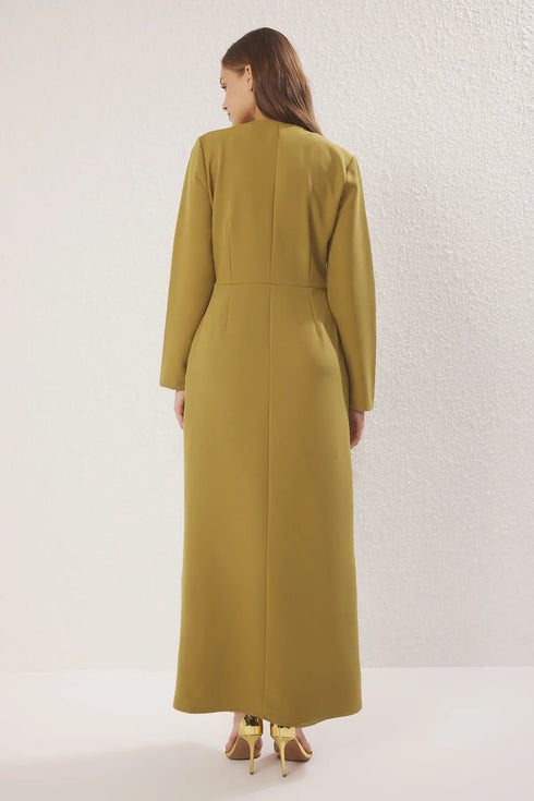 فستان نسائي زيتي بأزرار ذهبية