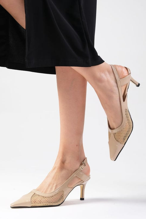 حذاء كعب عالي بلون بيج