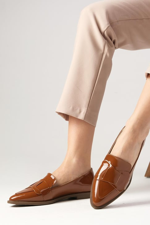 حذاء لوفر نسائي من الجلد اللامع - لون عسلي