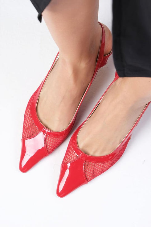 حذاء كعب عالي بلون أحمر