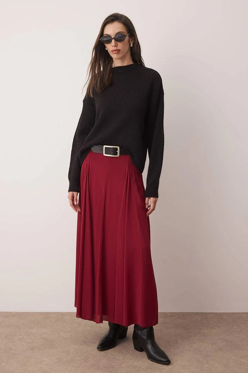 تنورة مبطنة باللون البوردو