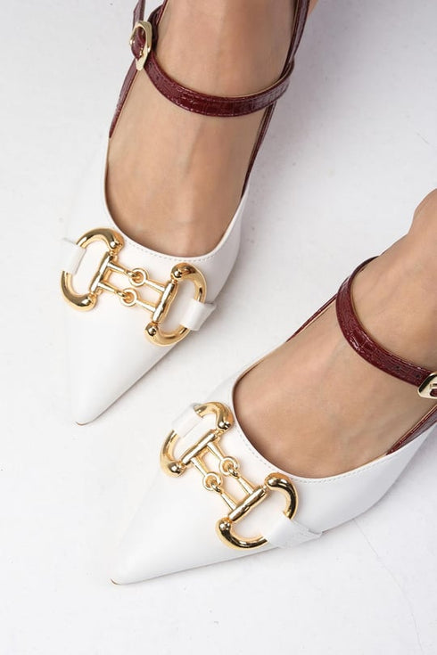 حذاء كعب عالي باللون الأبيض