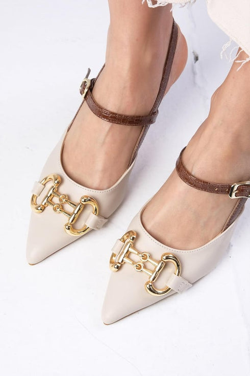 حذاء كعب عالي باللون البيج