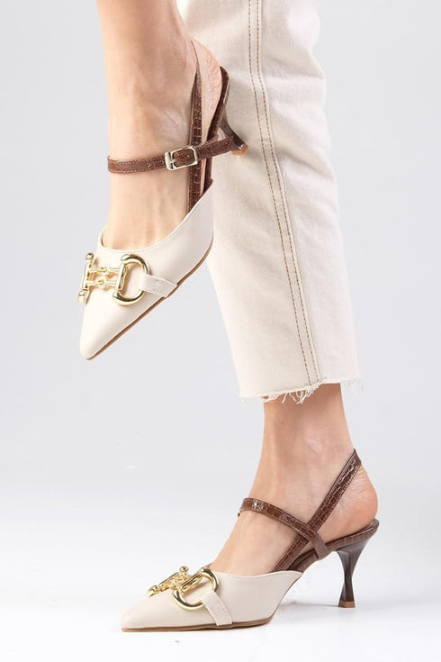 حذاء كعب عالي باللون البيج