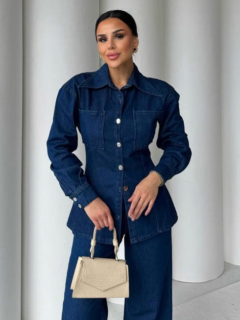 طقم جينز جكيت وبنطلون باللون الأزرق الغامق