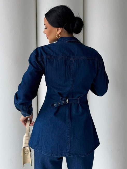 طقم جينز جكيت وبنطلون باللون الأزرق الغامق