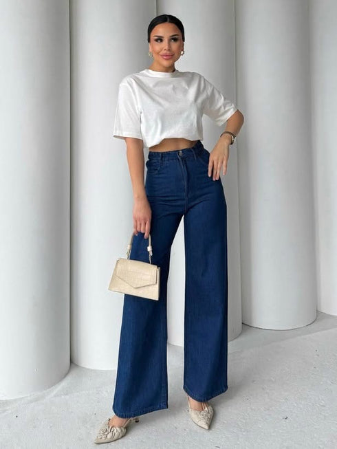 طقم جينز جكيت وبنطلون باللون الأزرق الغامق