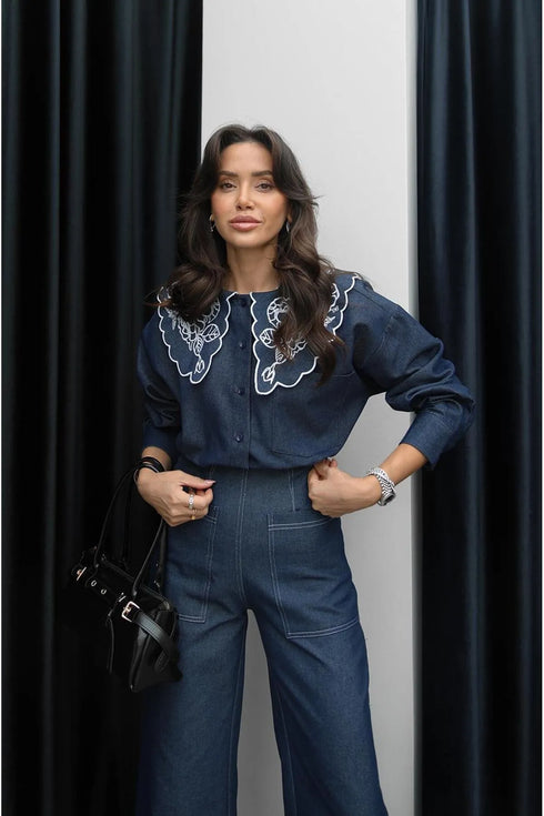 قميص جينز أزرق غامق بقبة مطرزة