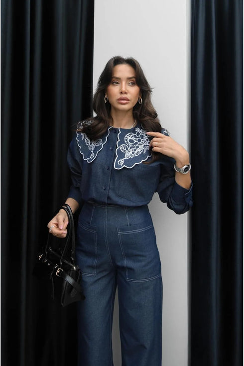 قميص جينز أزرق غامق بقبة مطرزة